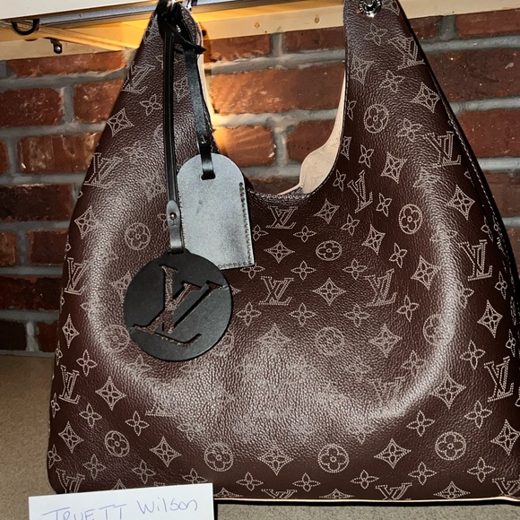 Carmel in Black - Picture 14 of 15